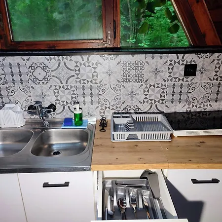 Osrodek Wypoczynkowy Zakatek, W Lesie, Nowy ロッジ