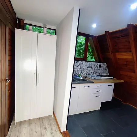 Osrodek Wypoczynkowy Zakatek, W Lesie, Nowy Lodge Katy Rybackie