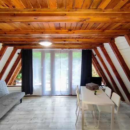 Lodge Osrodek Wypoczynkowy Zakatek, W Lesie, Nowy Kąty Rybackie