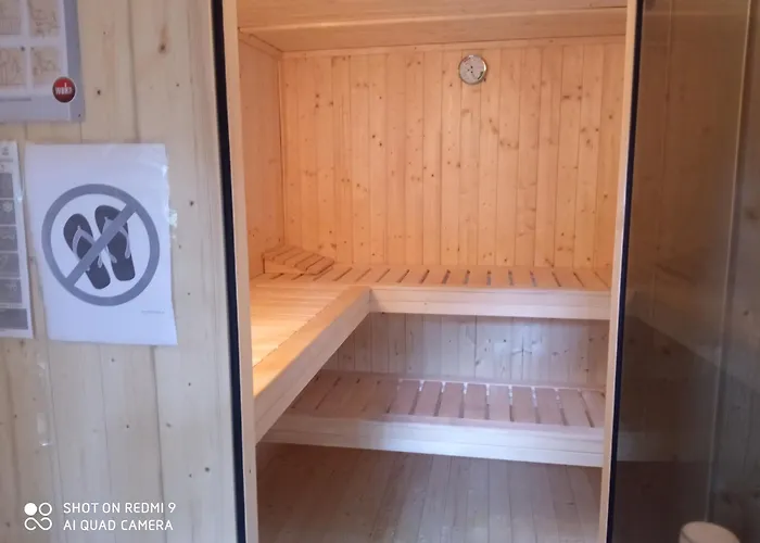 Osrodek Wypoczynkowy Zakatek, W Lesie, Nowy *